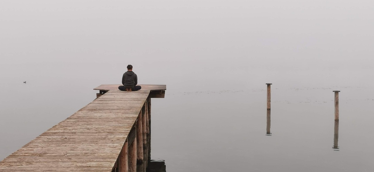 entdecken sie die kraft der meditation, um stress abzubauen, inneren frieden zu finden und ihr wohlbefinden zu steigern. einfach und effektiv für anfänger und fortgeschrittene.