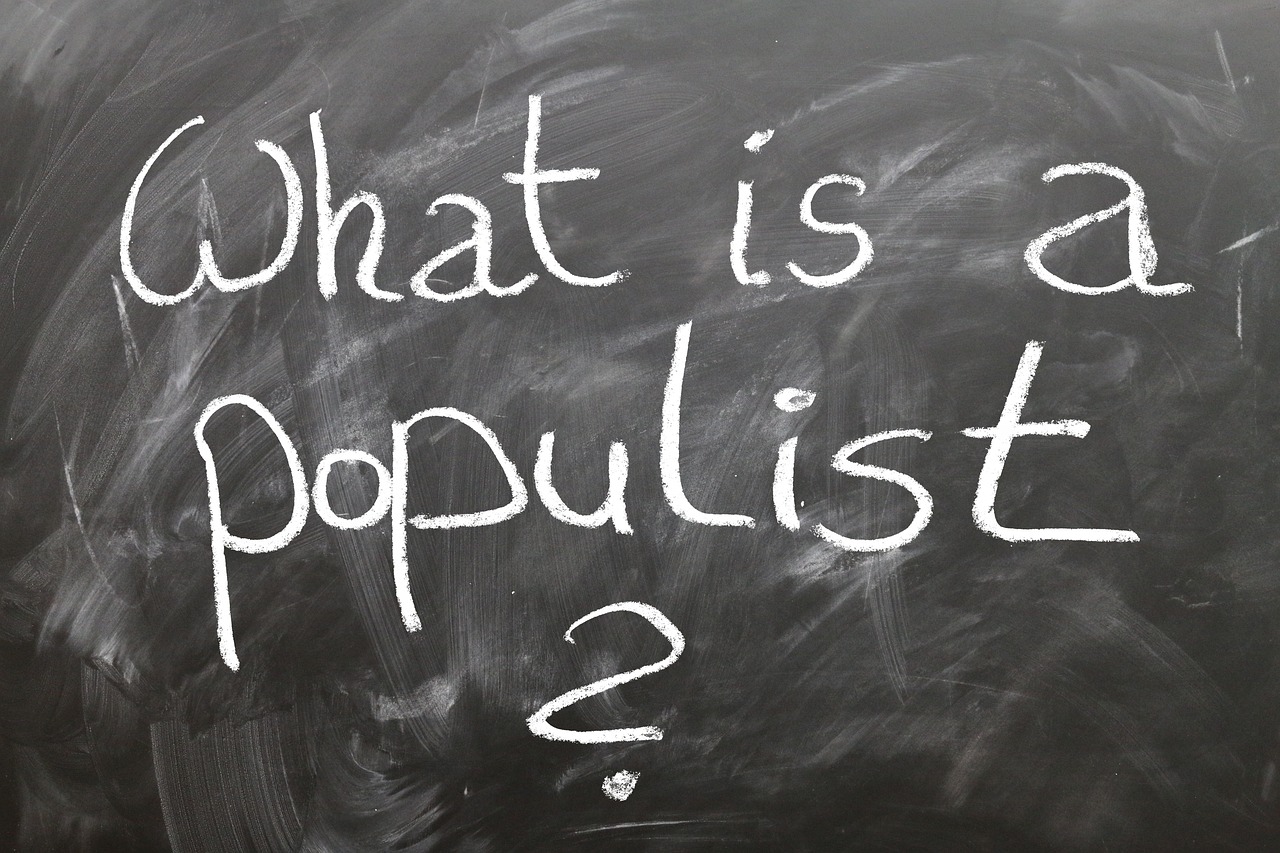populismus: eine politische bewegung, die häufig einfache lösungen für komplexe probleme bietet und sich gegen die etablierte elite richtet.