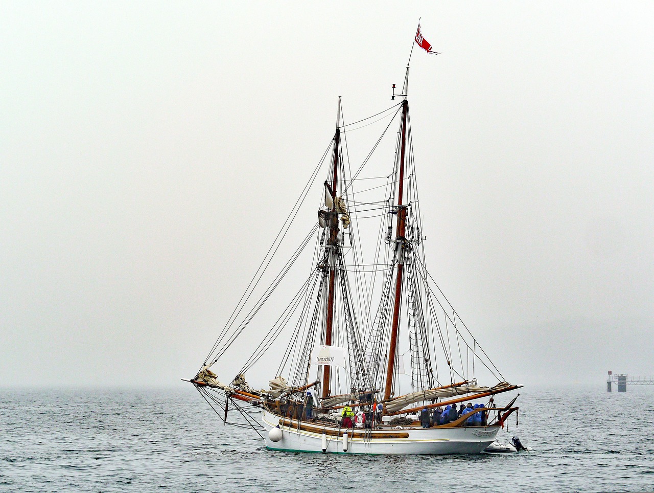erleben sie die kieler woche, das größte segelsport-event der welt mit spannenden regatten, kulturellen highlights und maritimer atmosphäre an der ostsee.