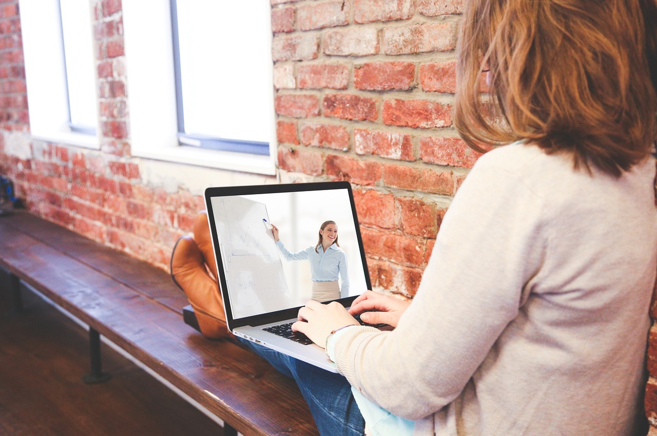 ta und Mein Reisebüro24 erweitern ihre Webinar-Reihe