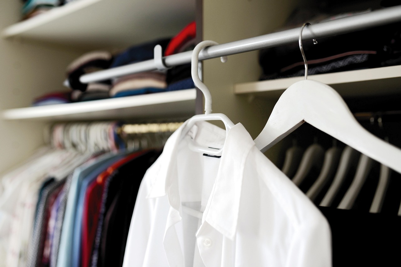 Wie Sie Ihre Garderobe clever und günstig aufbauen